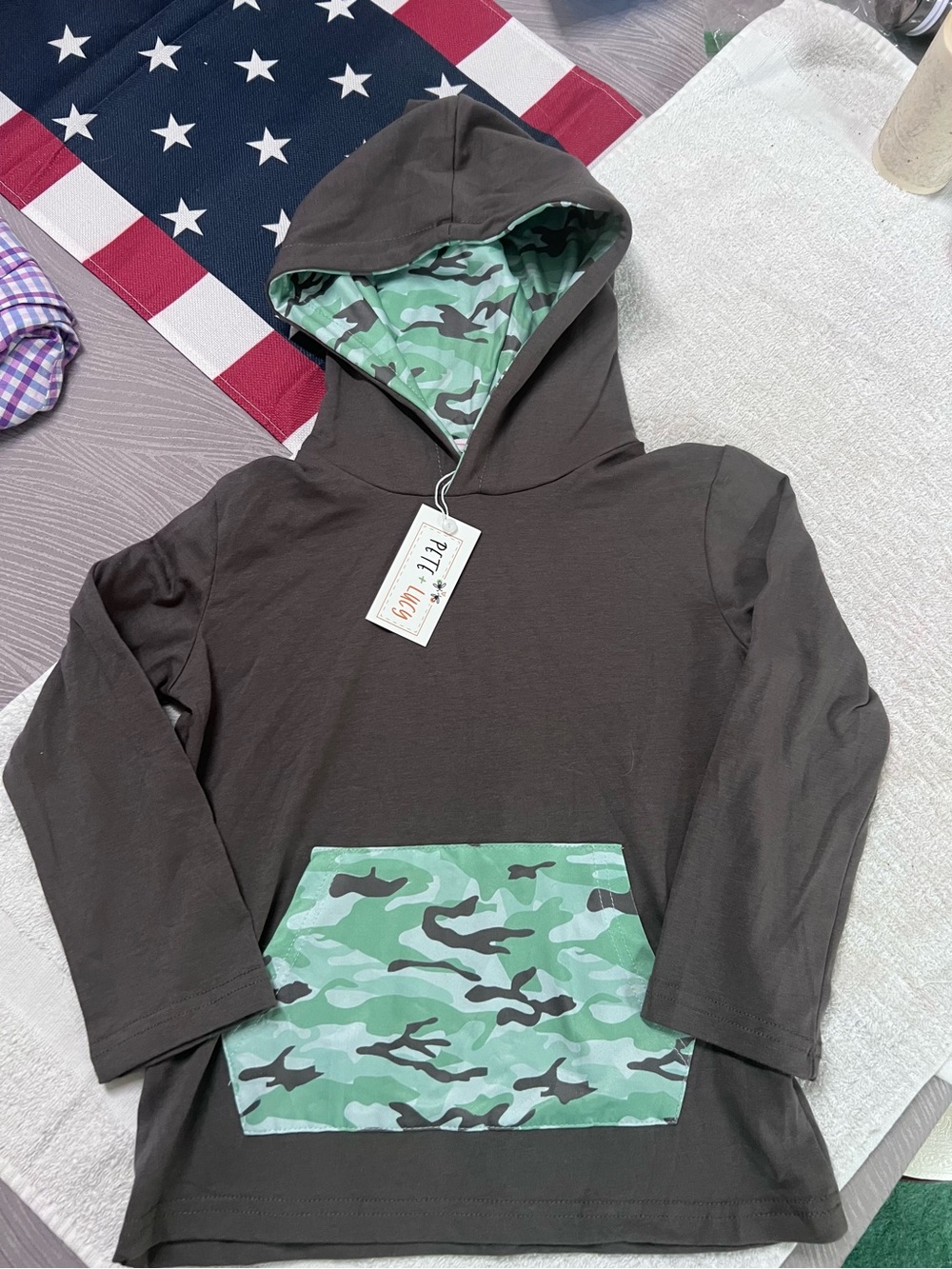 NWT Pete + Lucy Boys 4T Gray Hoodie Camo Lined Hood Kangaroo Pocket Pullover